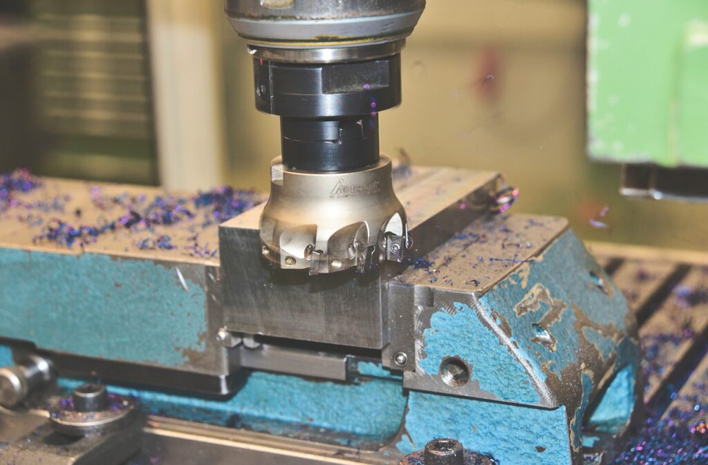 Matériaux d'outils pour couper des matériaux difficiles à usiner